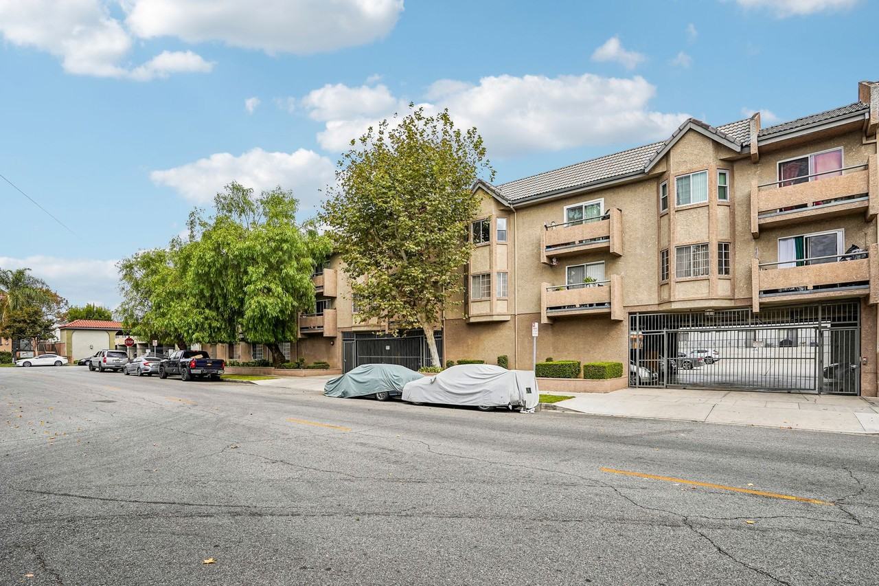 274 W Verdugo Ave - Photo 2 of 43