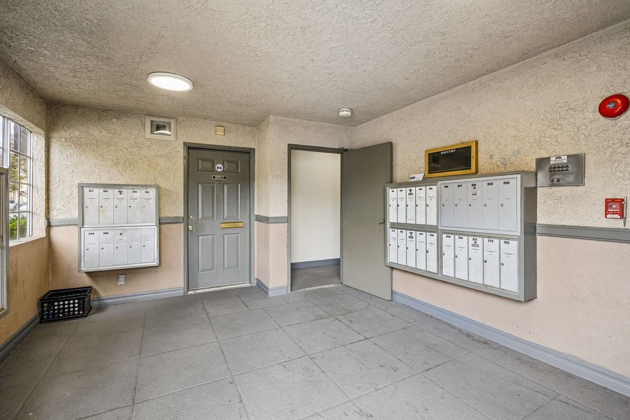274 W Verdugo Ave - Photo 4 of 43