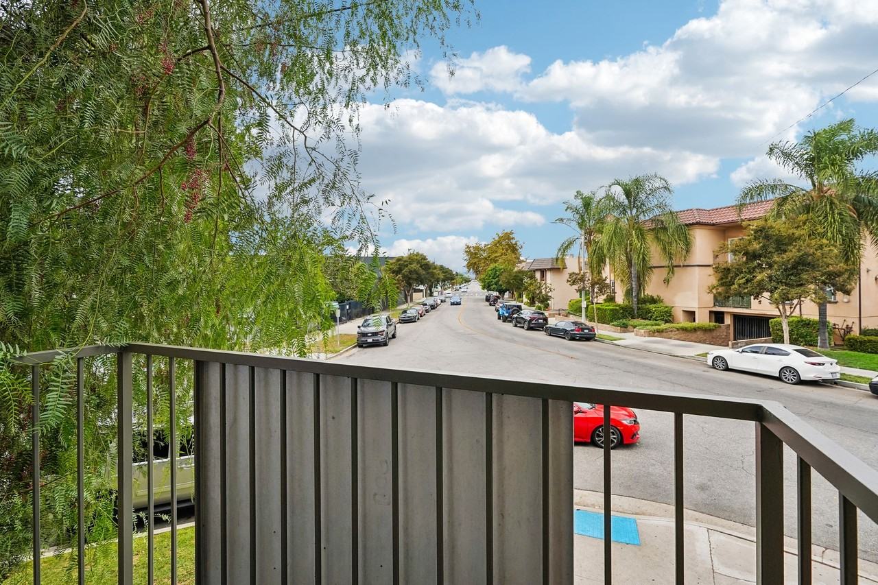 274 W Verdugo Ave - Photo 5 of 43