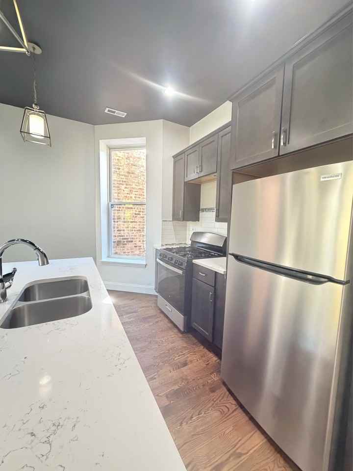 6422 S Green St #2 - Photo 5 of 13