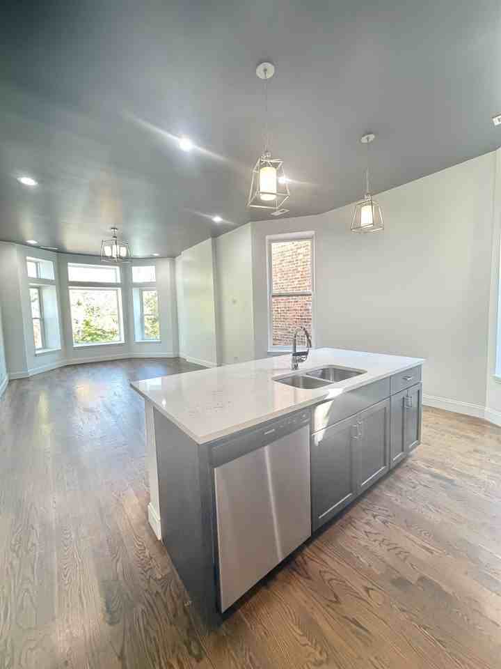 6422 S Green St #2 - Photo 6 of 13