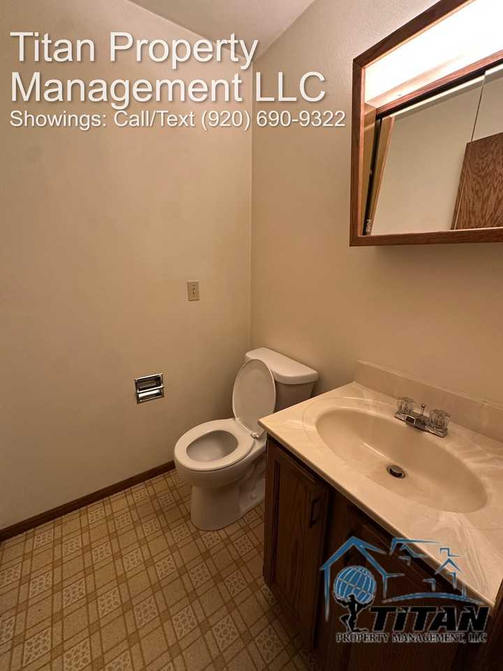 1004 Oxford Dr #2 - Photo 4 of 7