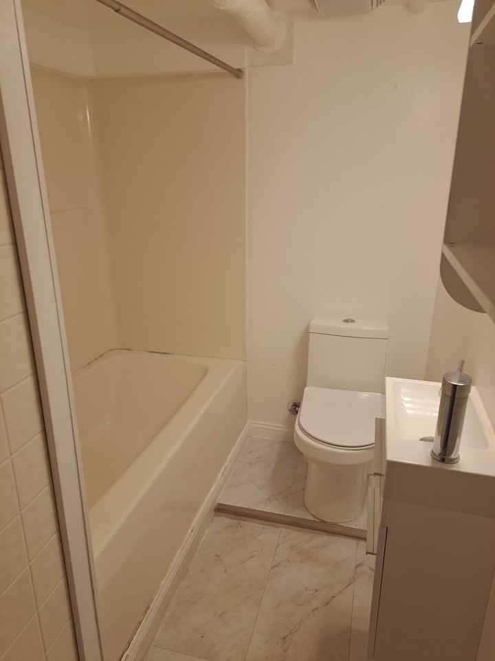 746 Rio Rd E #B - Photo 7 of 12