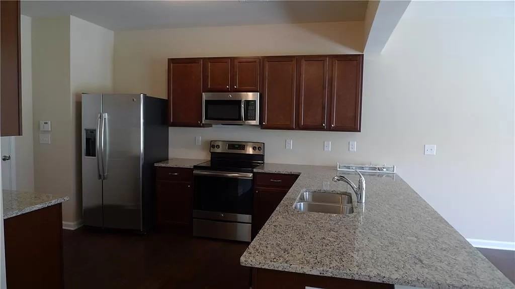 82 Greenfield Dr #1 - Photo 5 of 7