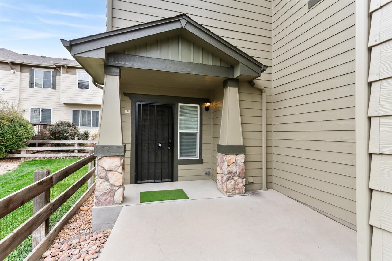 12944 Grant Cir W #B - Photo 3 of 37