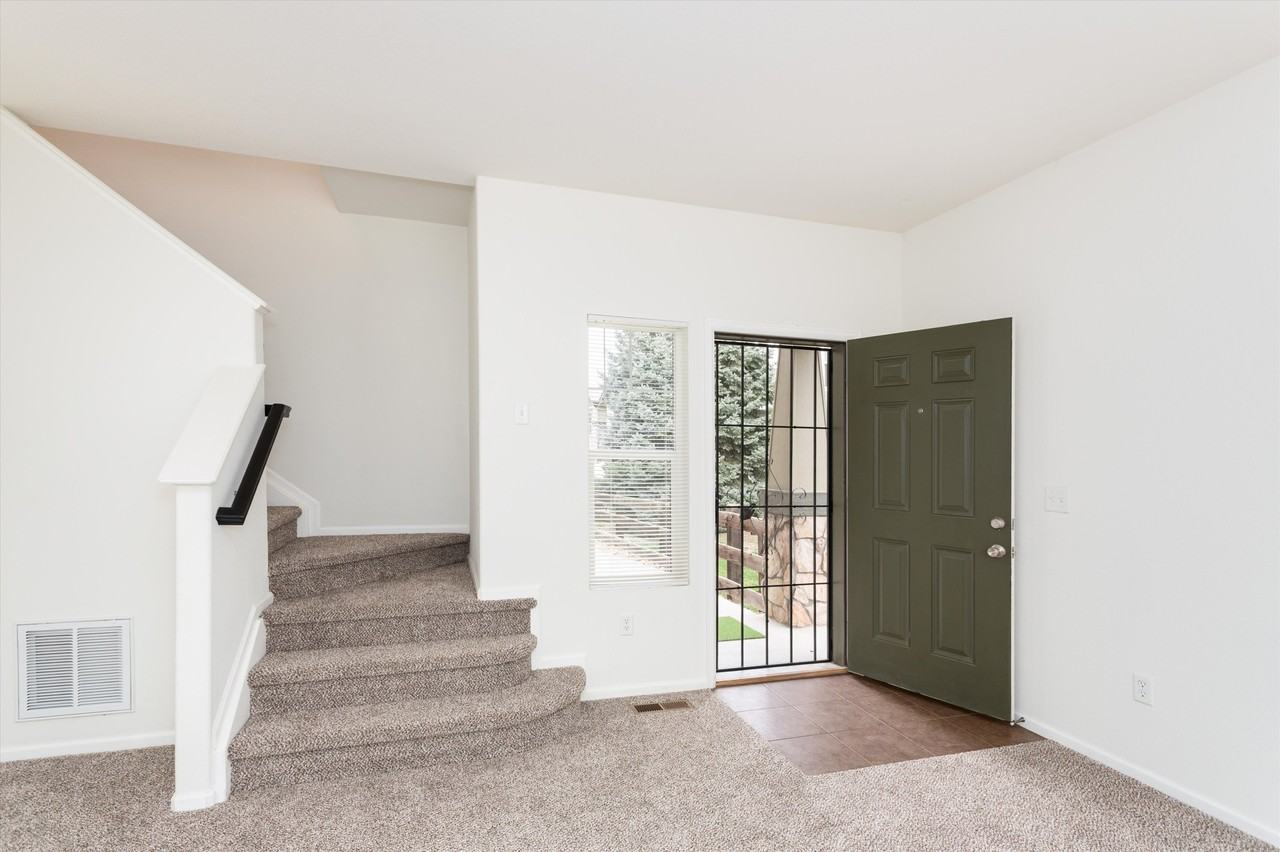 12944 Grant Cir W #B - Photo 5 of 37