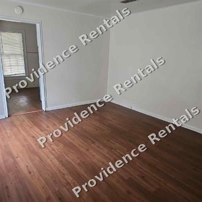 913 Eastland Ave #1 - Photo 4 of 10