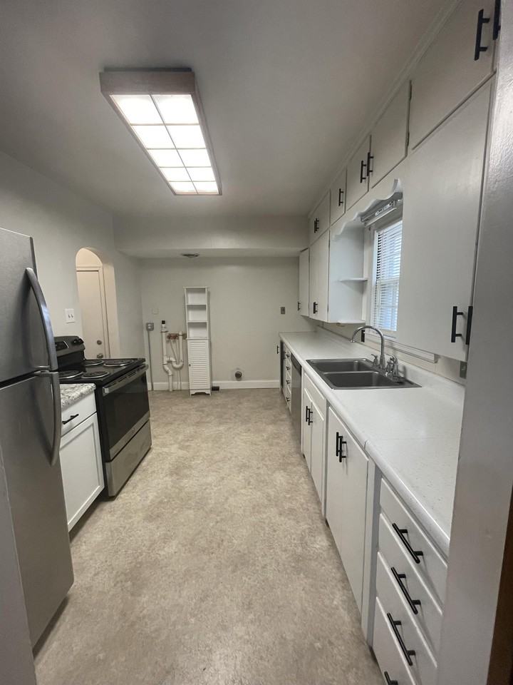 2727 Sw 21st St - Photo 4 of 22