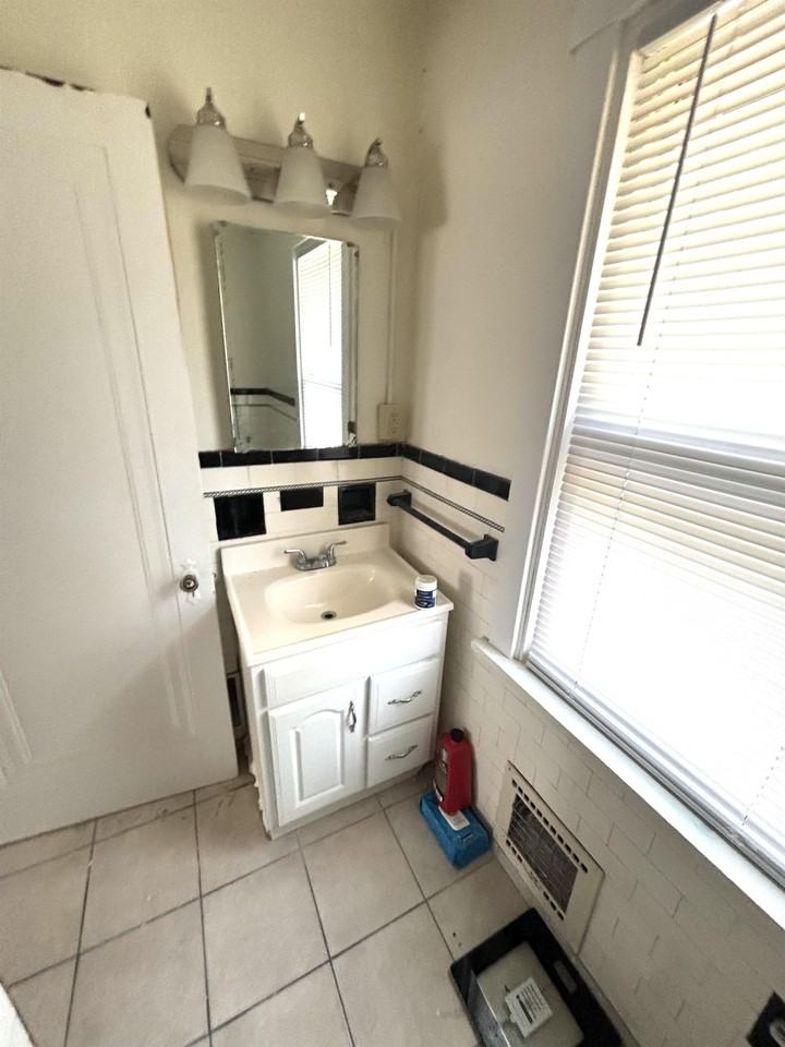 1115 Woodbourne Ave #1 - Photo 5 of 14