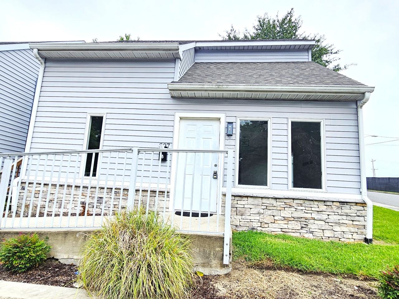 207 Monticello Ave #B