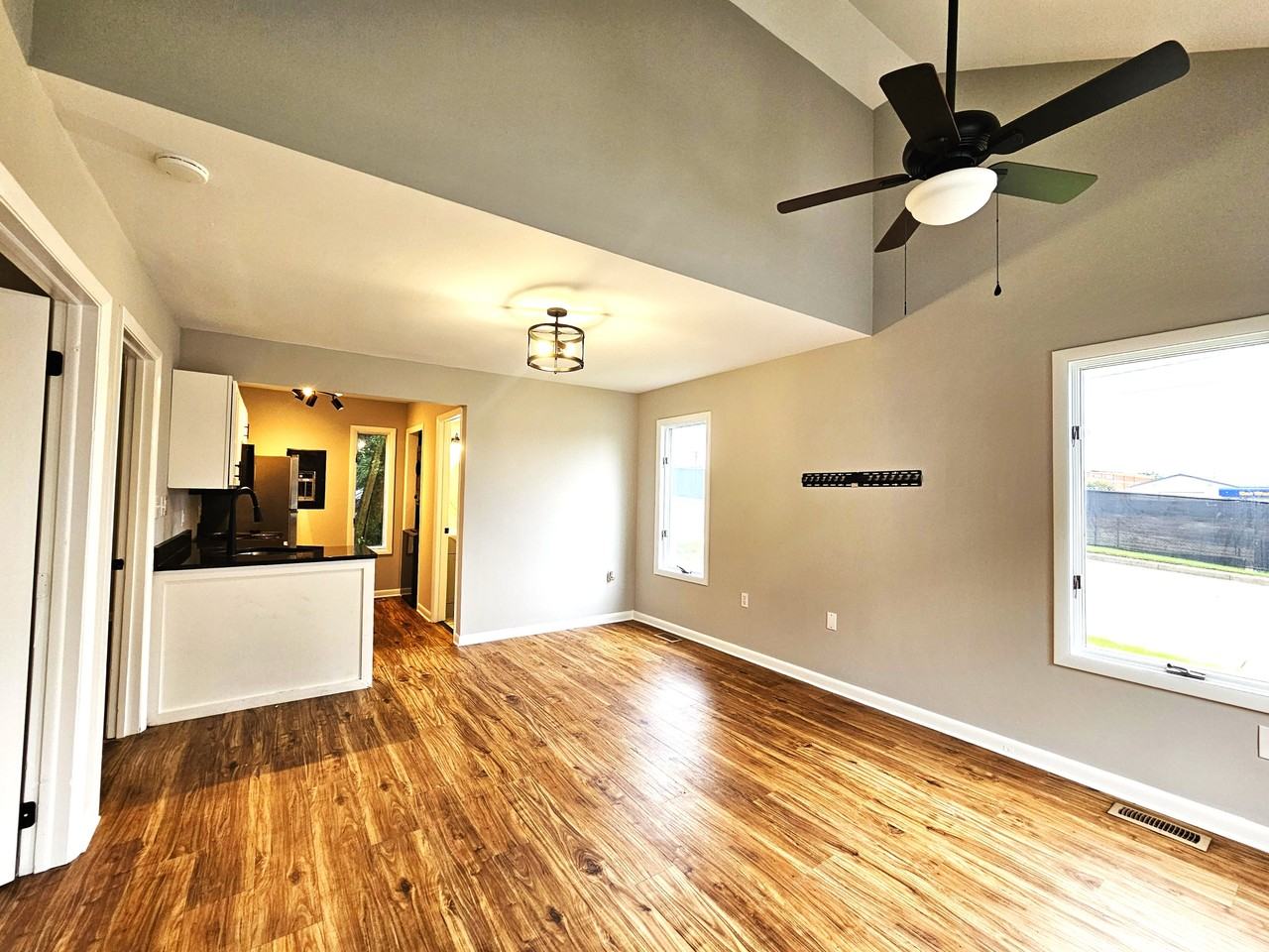 207 Monticello Ave #B - Photo 3 of 17