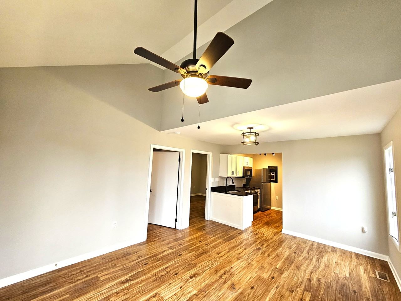 207 Monticello Ave #B - Photo 4 of 17