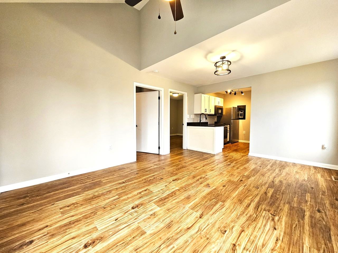 207 Monticello Ave #B - Photo 5 of 17