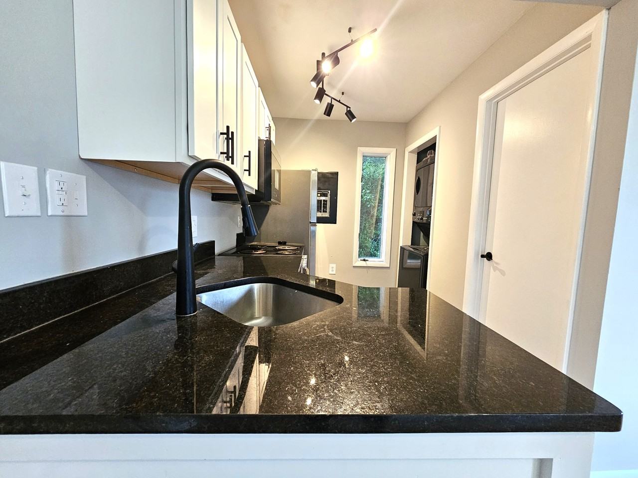 207 Monticello Ave #B - Photo 7 of 17