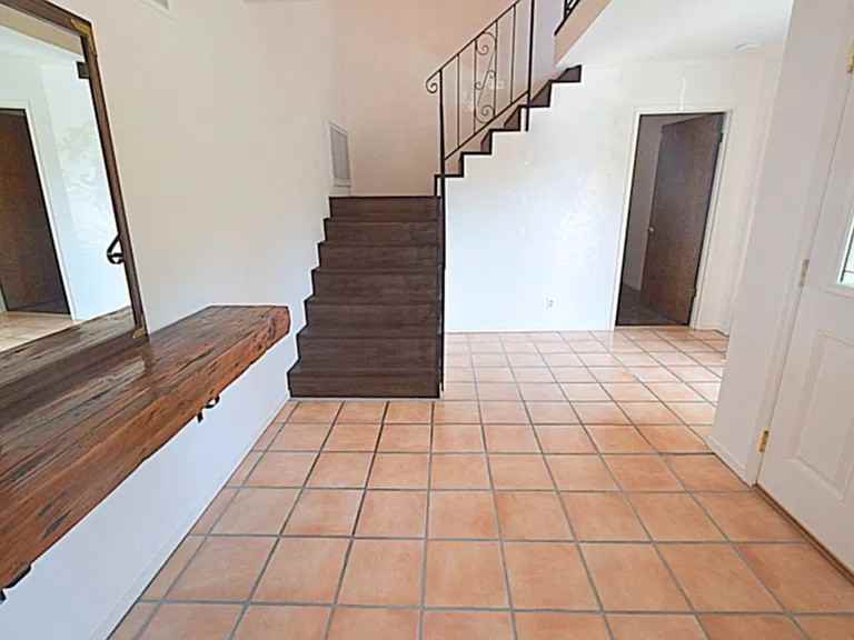 303 Trestle Glen Blvd - Photo 2 of 38