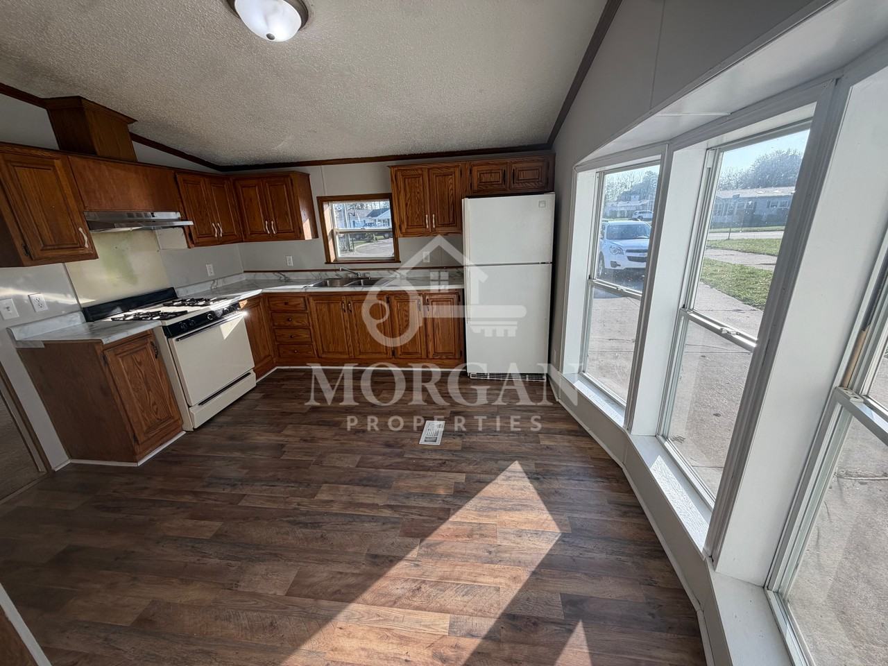 4950 Chester Dr - Photo 3 of 8