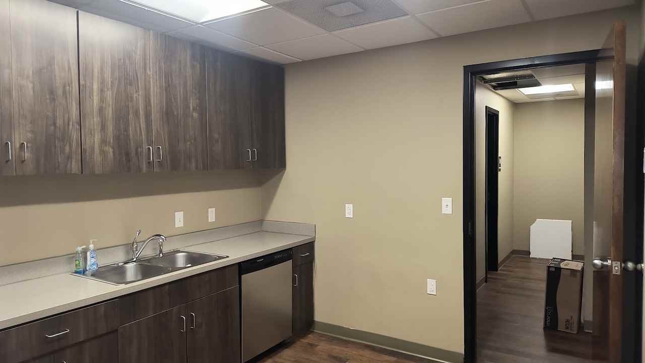 800 S Main St #1 - Photo 5 of 34