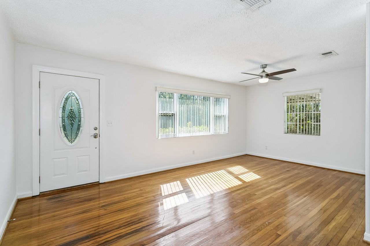 161 Baldwin Ave - Photo 4 of 26