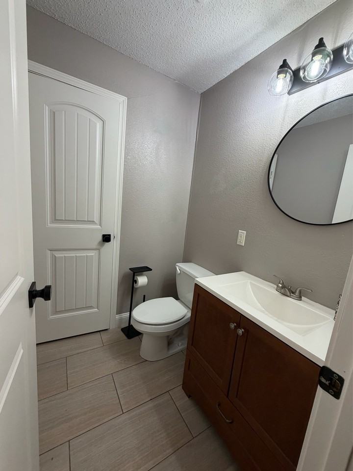 906 Natasha Cir #B - Photo 7 of 13