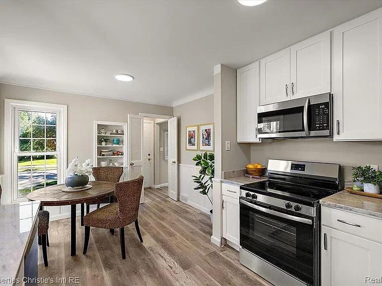 1544 Hampton Rd - Photo 3 of 20