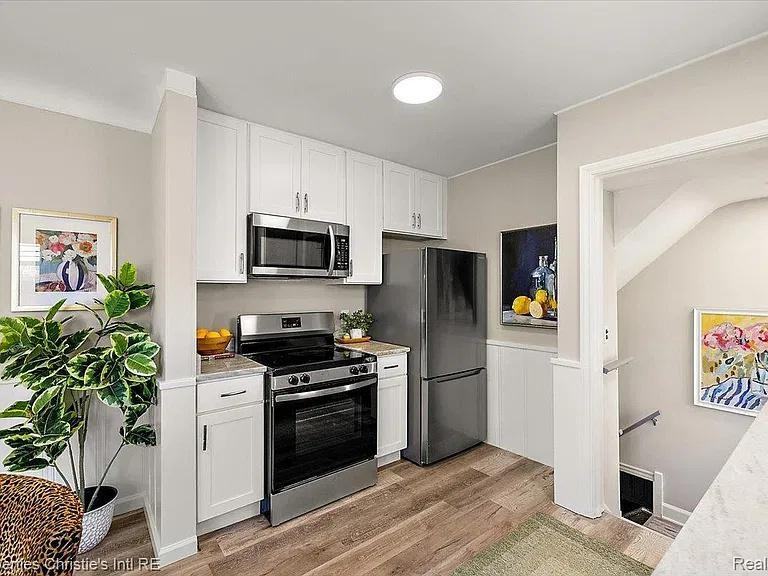 1544 Hampton Rd - Photo 4 of 20