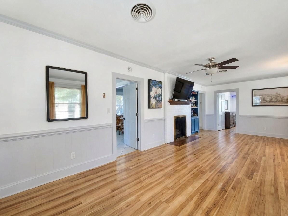301 Beech St #1 - Photo 4 of 23