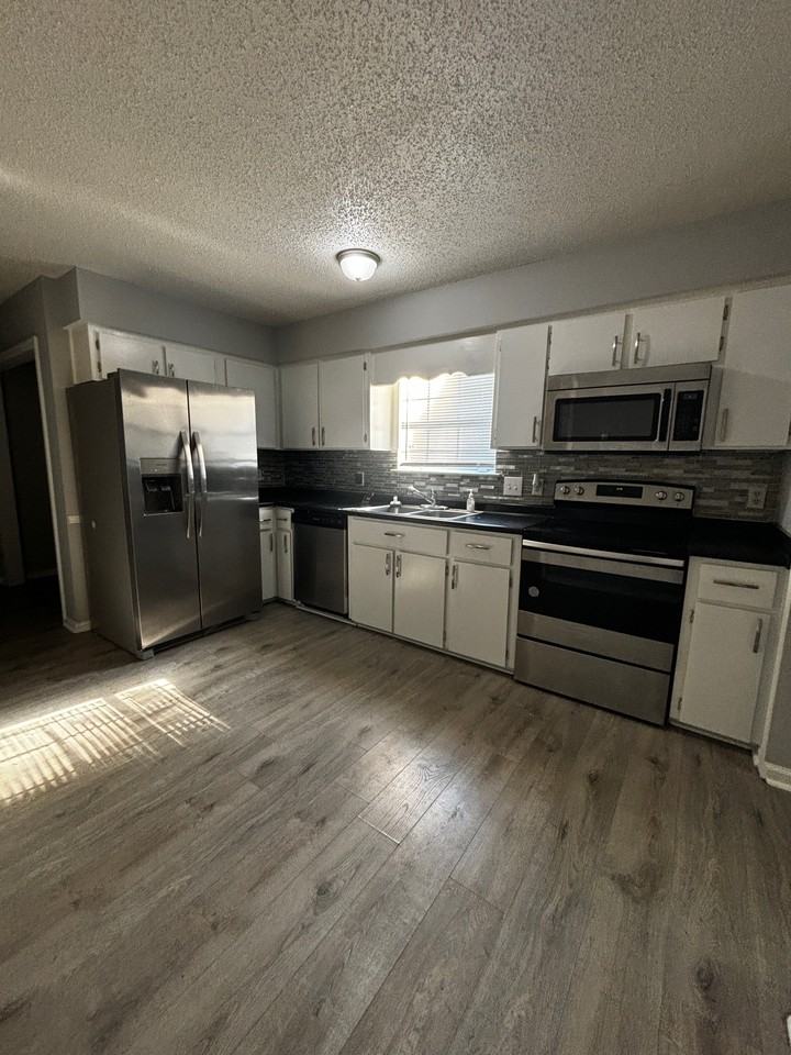 939 Highland Dr #1 - Photo 4 of 10