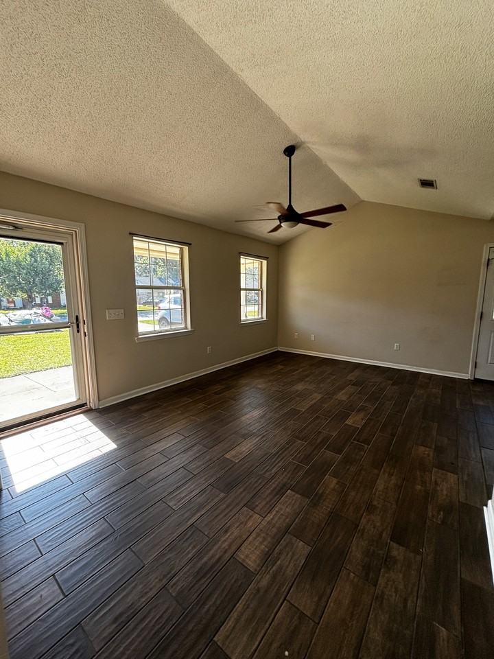 2544 Parkland Blvd - Photo 2 of 10