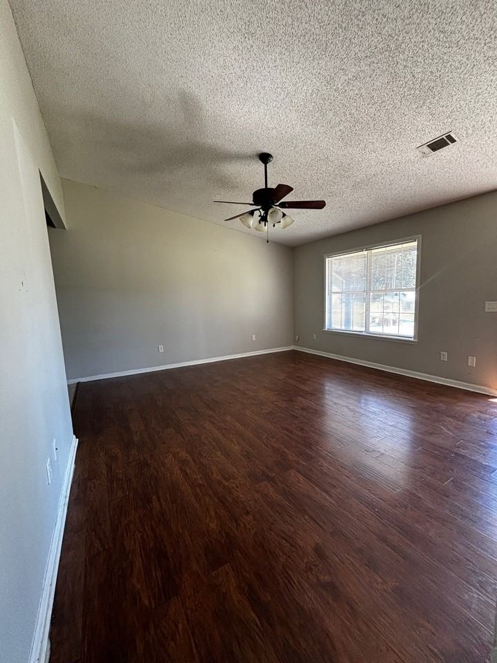 999 Ridgeland Dr - Photo 2 of 10