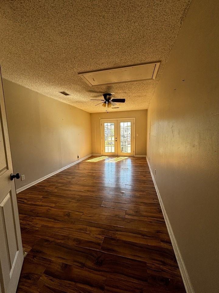 999 Ridgeland Dr - Photo 4 of 10