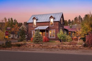 featured image of 100 N Harris St