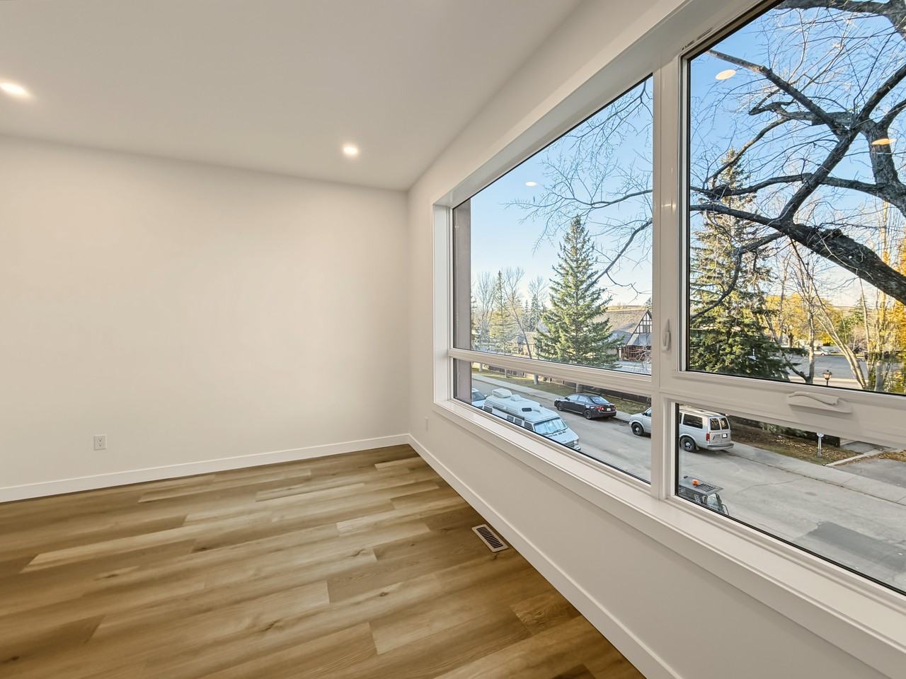 447 31 Ave Nw - Photo 6 of 23