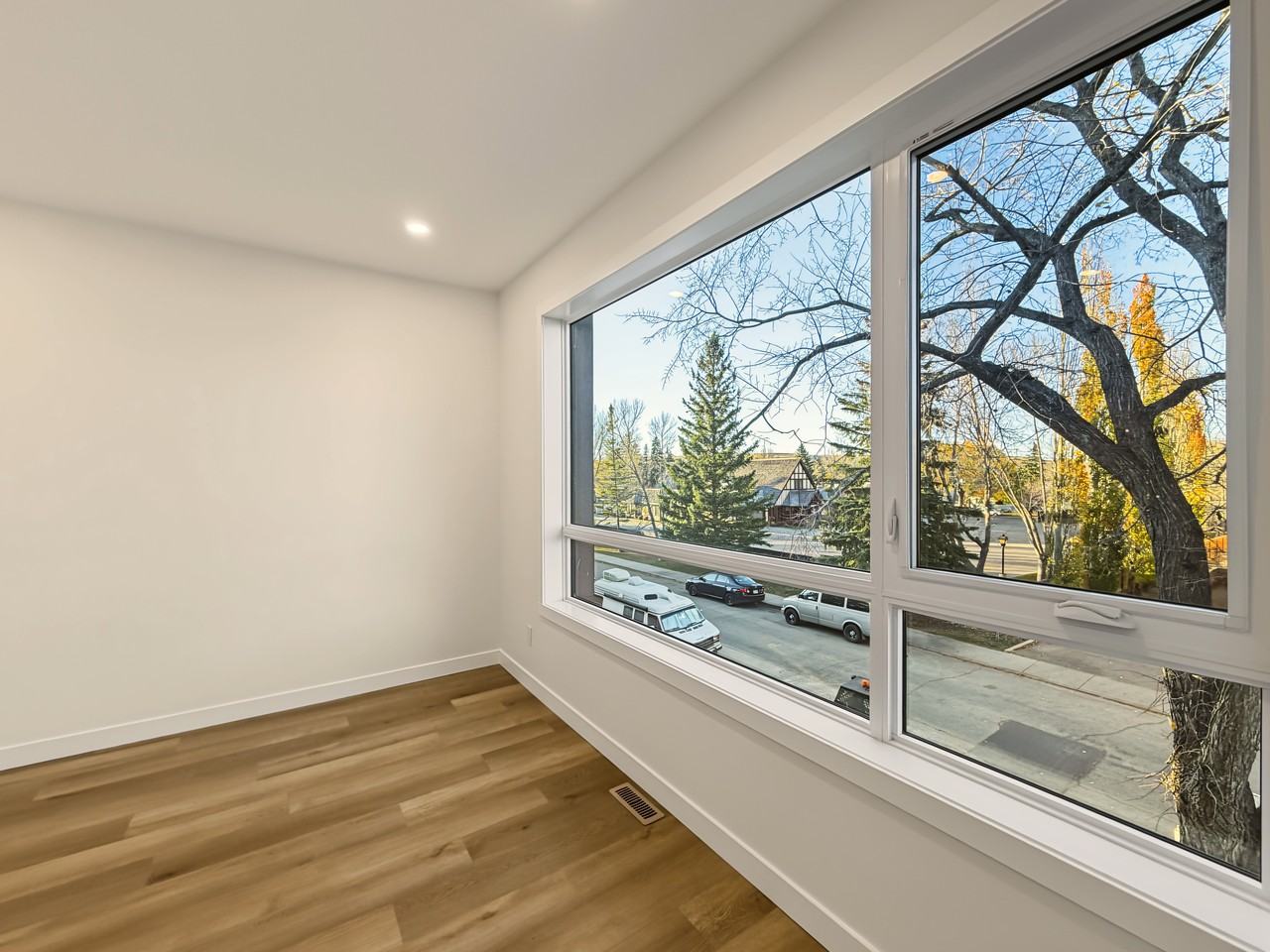 447 31 Ave Nw - Photo 7 of 23