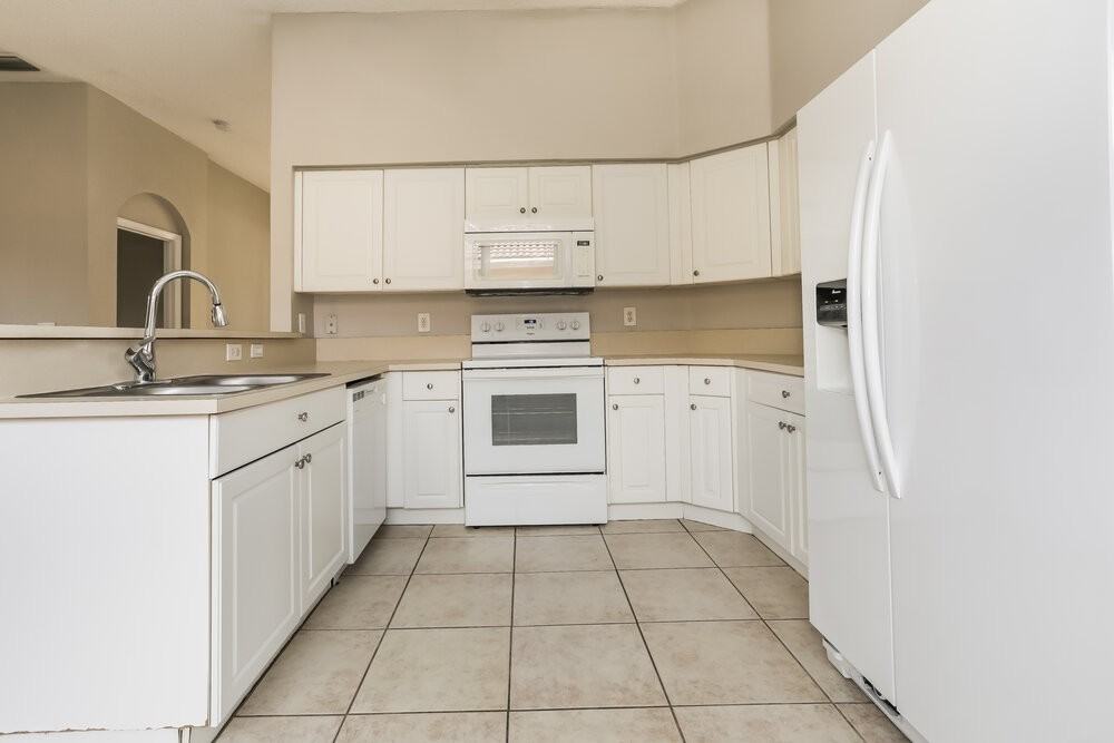9052 Sw 214th St - Photo 6 of 16