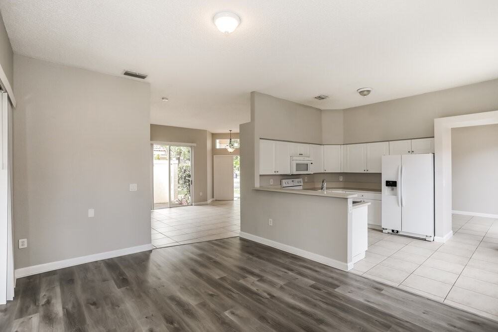 9052 Sw 214th St - Photo 7 of 16