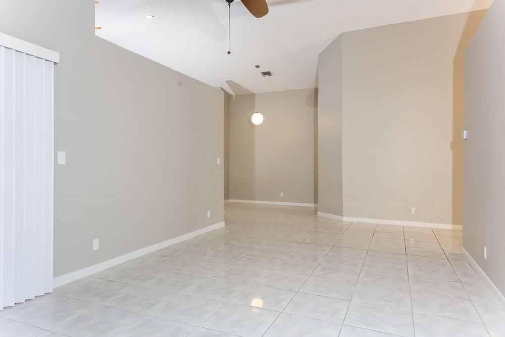 9410 Aegean Dr - Photo 4 of 15