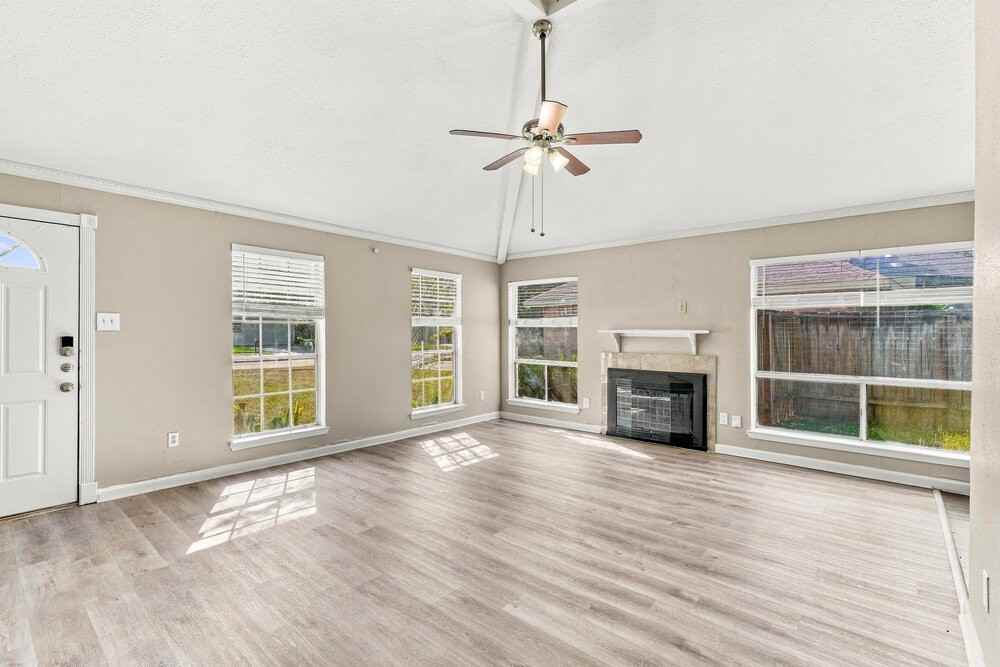 10018 Spotted Horse Dr - Photo 5 of 16