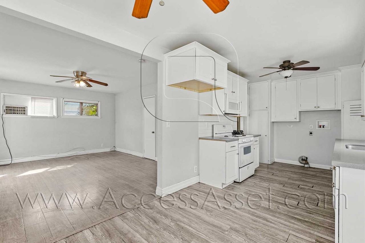 2840 N F St - Photo 3 of 32