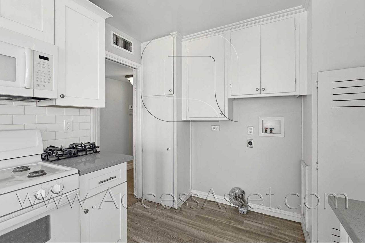 2840 N F St - Photo 4 of 32