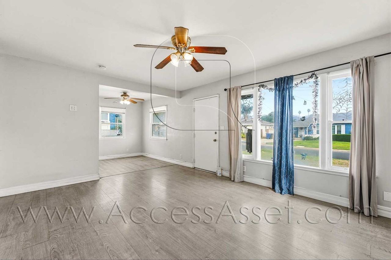 2840 N F St - Photo 7 of 32