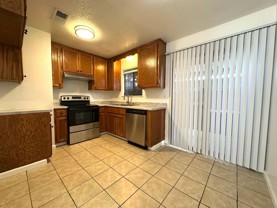 Charming Townhouse in Turlock - Photo 1 of 1