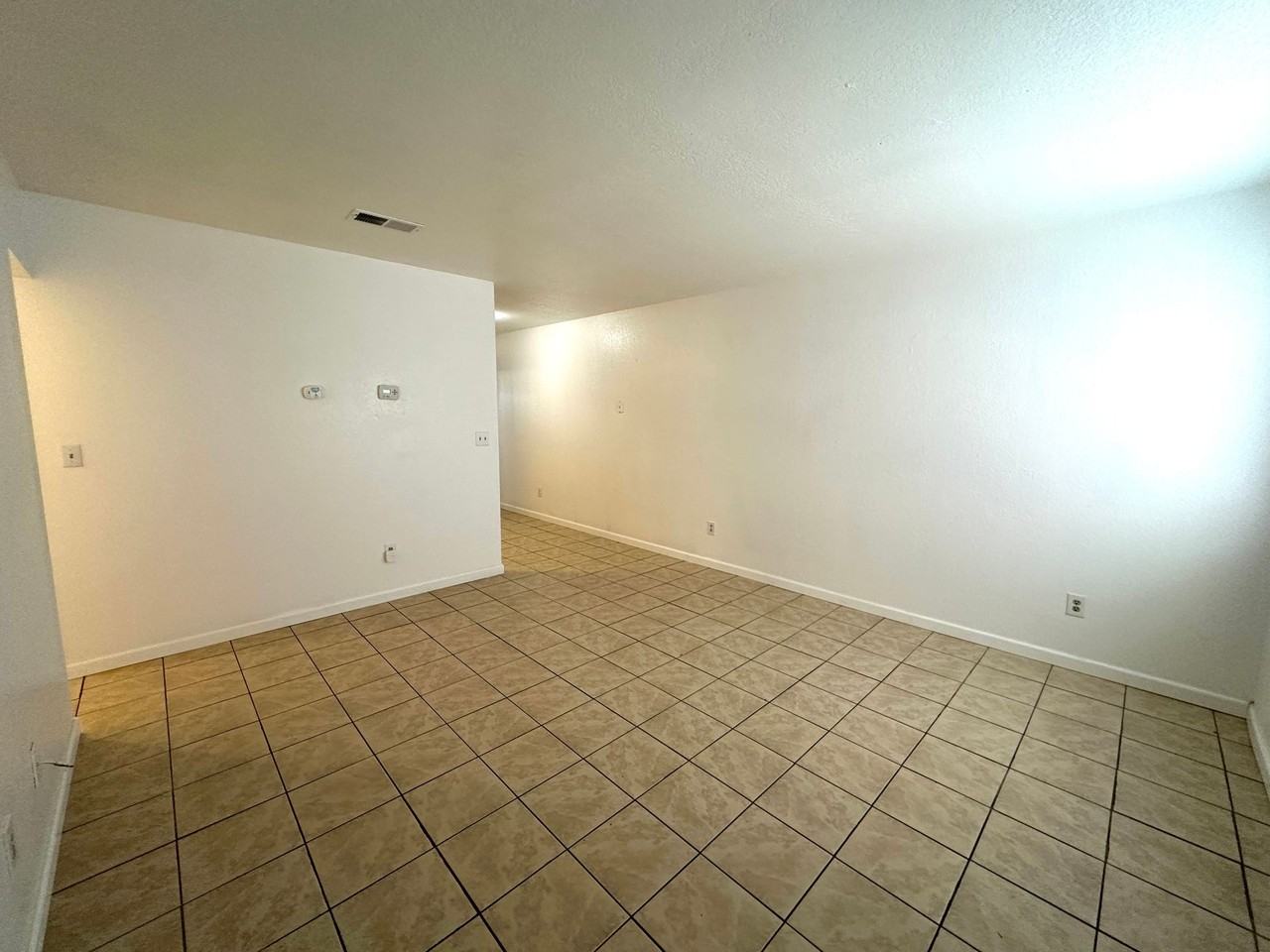 Charming Townhouse in Turlock - Photo 4 of 17