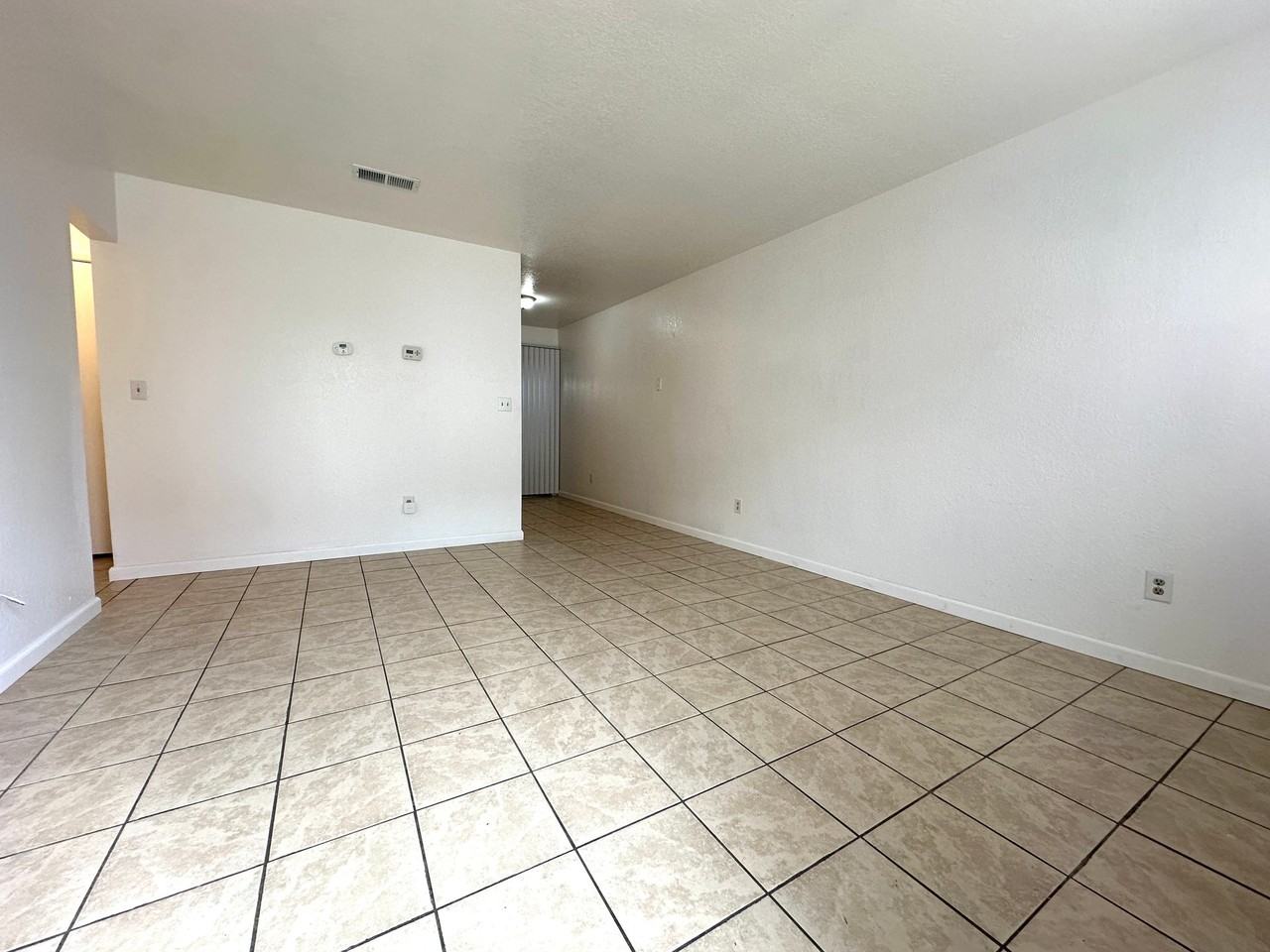 Charming Townhouse in Turlock - Photo 6 of 17