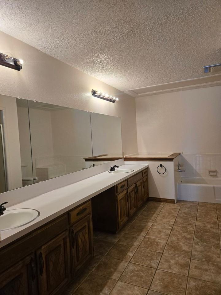 1616 Colonial Pkwy - Photo 7 of 9
