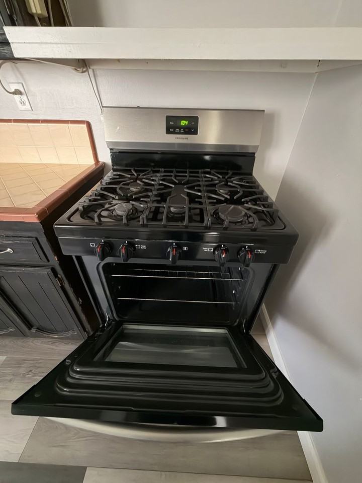 1044 W 24th St - Photo 3 of 16