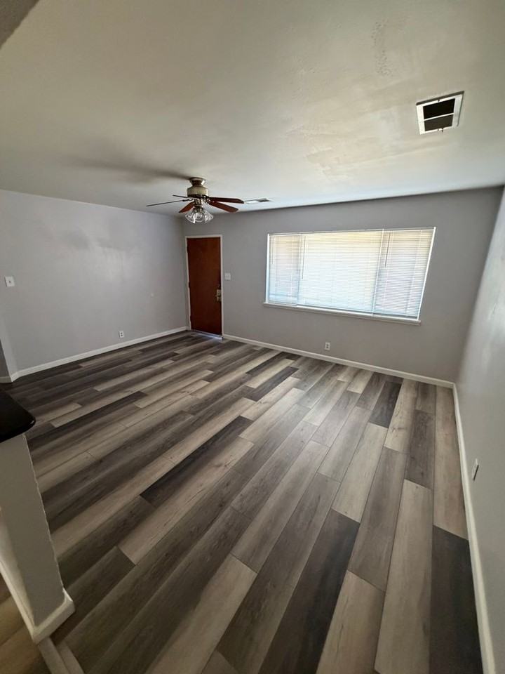 1044 W 24th St - Photo 5 of 16