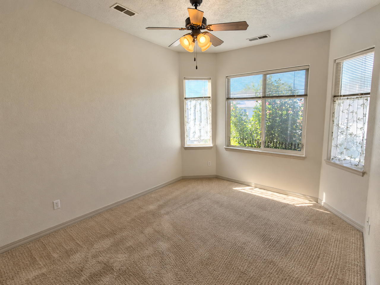 566 Garden Grove Ct - Photo 4 of 18