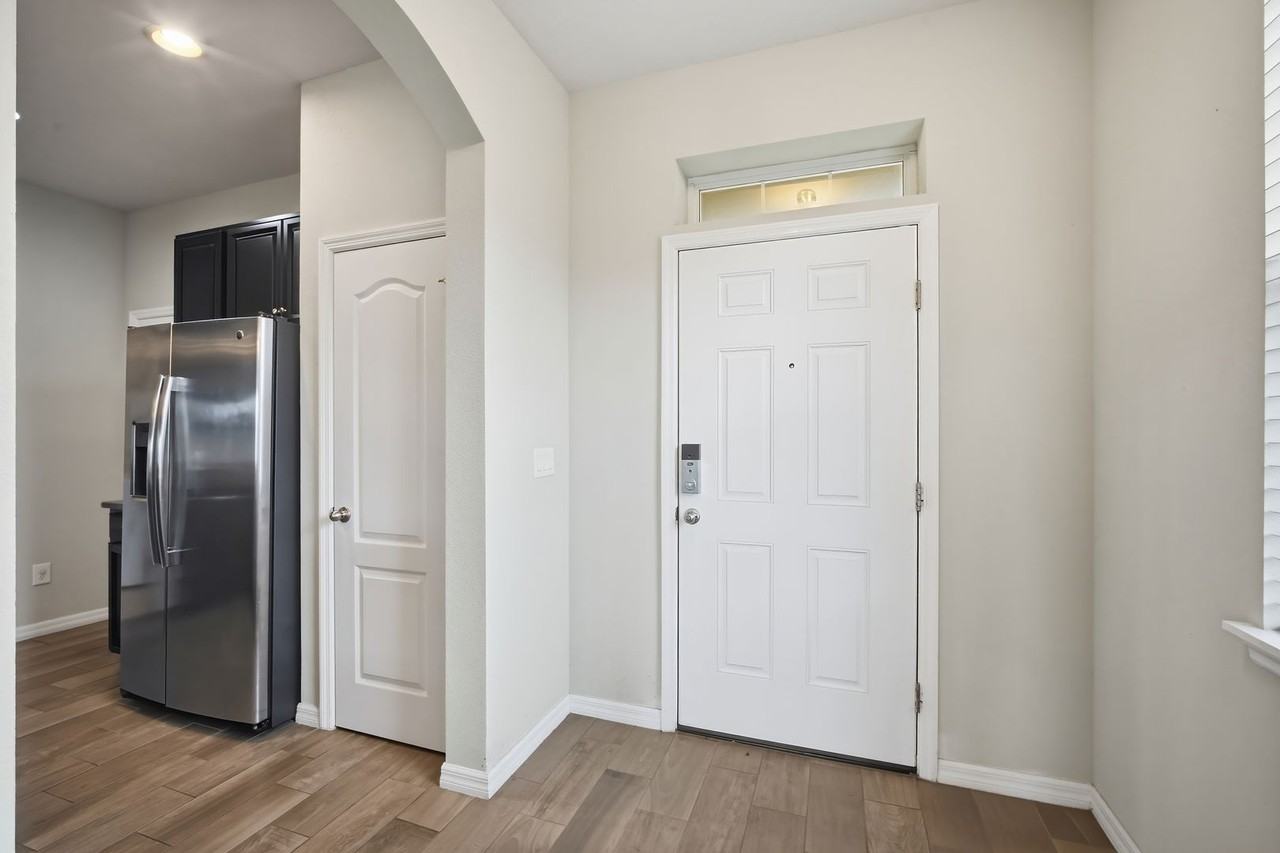2224 Lennox Dale Ln - Photo 4 of 29