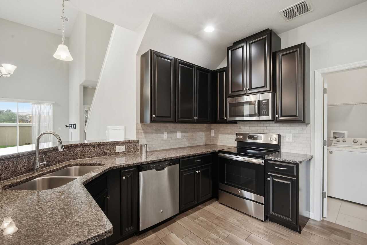 2224 Lennox Dale Ln - Photo 5 of 29