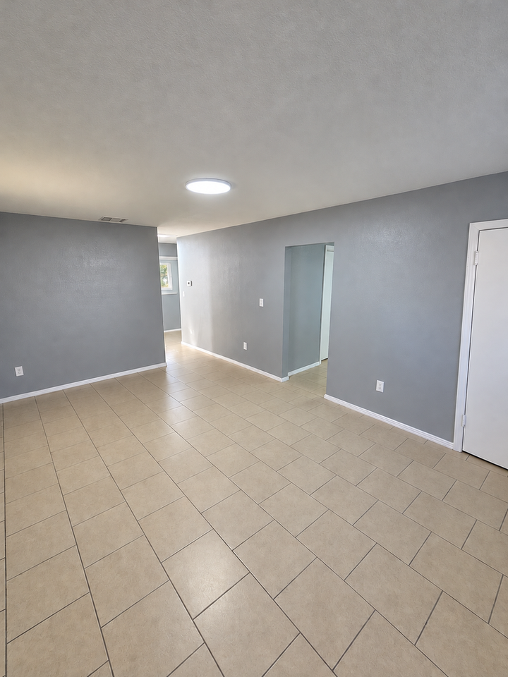 521 Norfolk Cir - Photo 3 of 15
